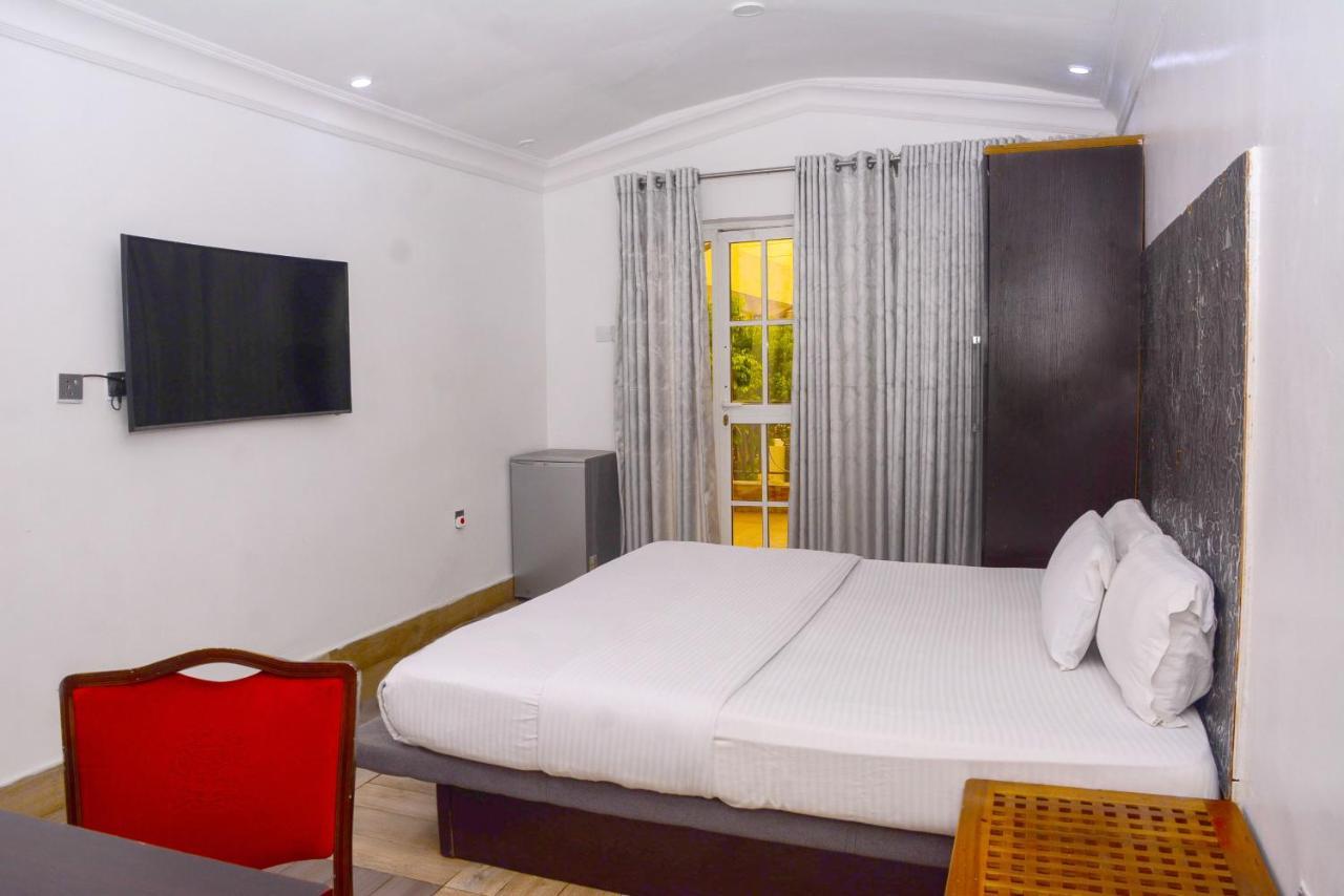 Connecting Lagos Suites Εξωτερικό φωτογραφία