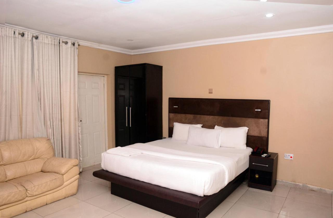 Connecting Lagos Suites Εξωτερικό φωτογραφία