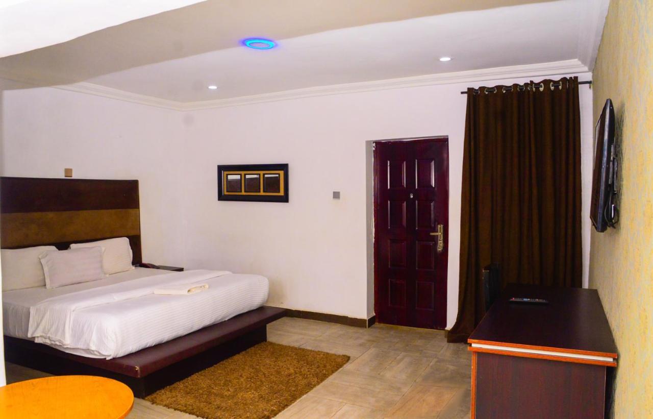 Connecting Lagos Suites Εξωτερικό φωτογραφία