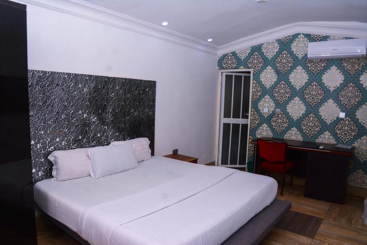 Connecting Lagos Suites Εξωτερικό φωτογραφία