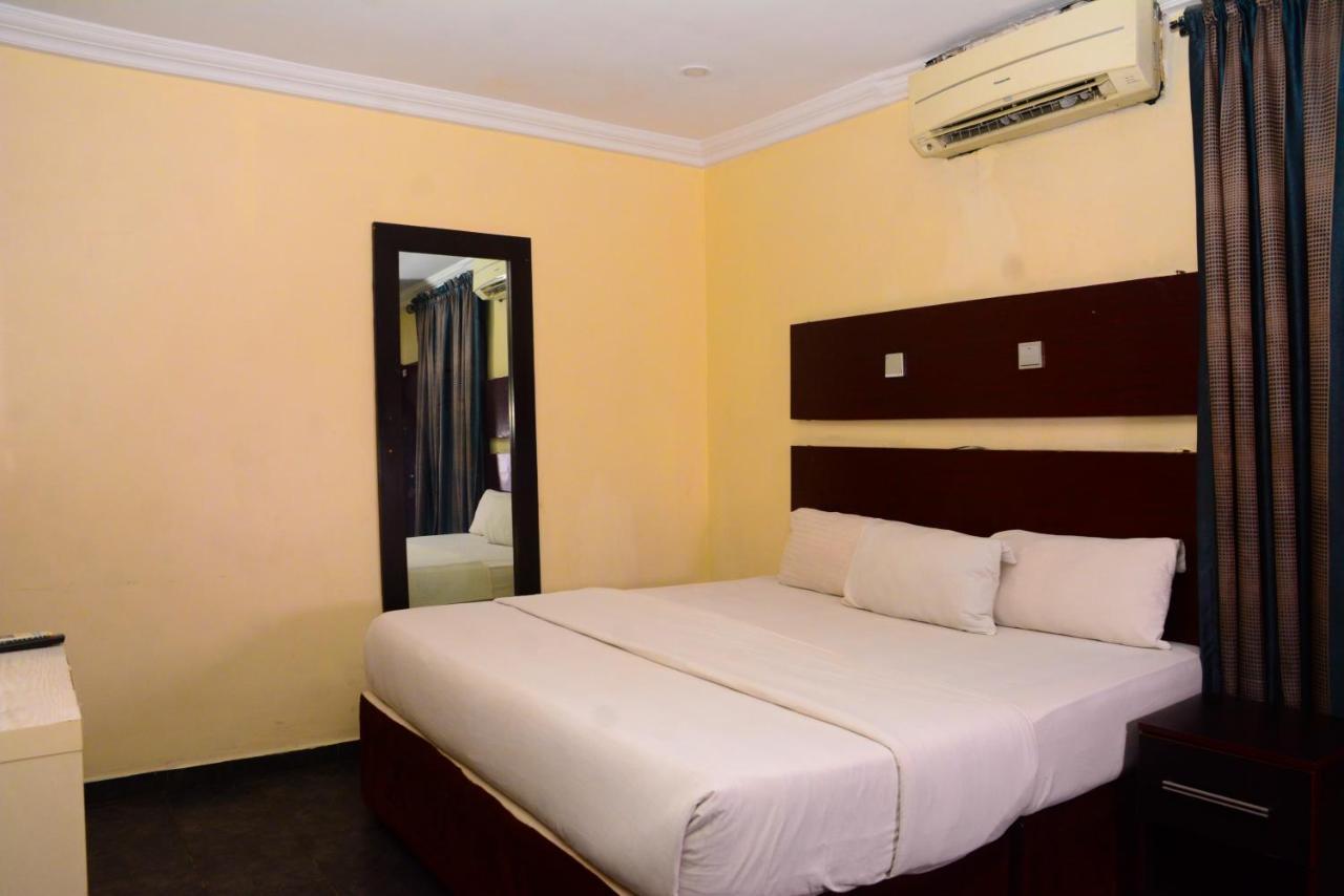 Connecting Lagos Suites Εξωτερικό φωτογραφία